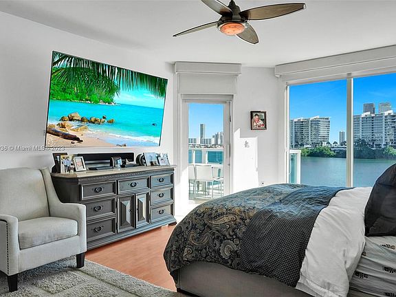 3rd image of 3201 NE 183rd St APT 504