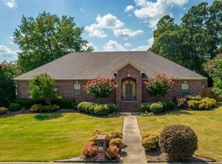 34 Ozark Dr, Maumelle, AR 72113