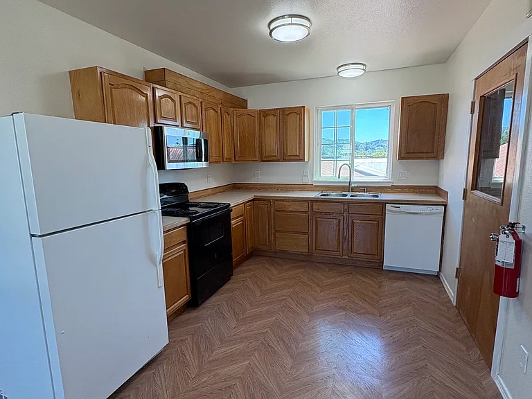 221 W Wynooche Ave #404 — Photo 1
