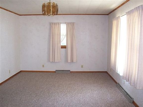 2nd image of 903 W 1st St