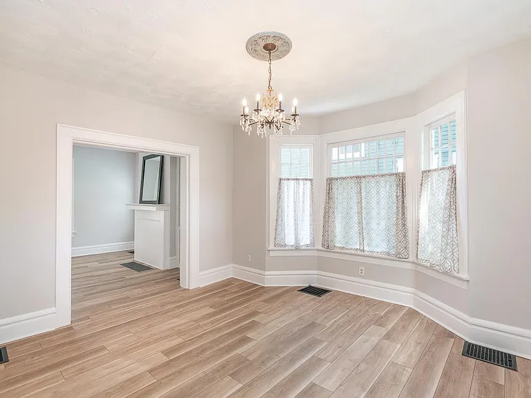 2435 Summit St — Photo 12