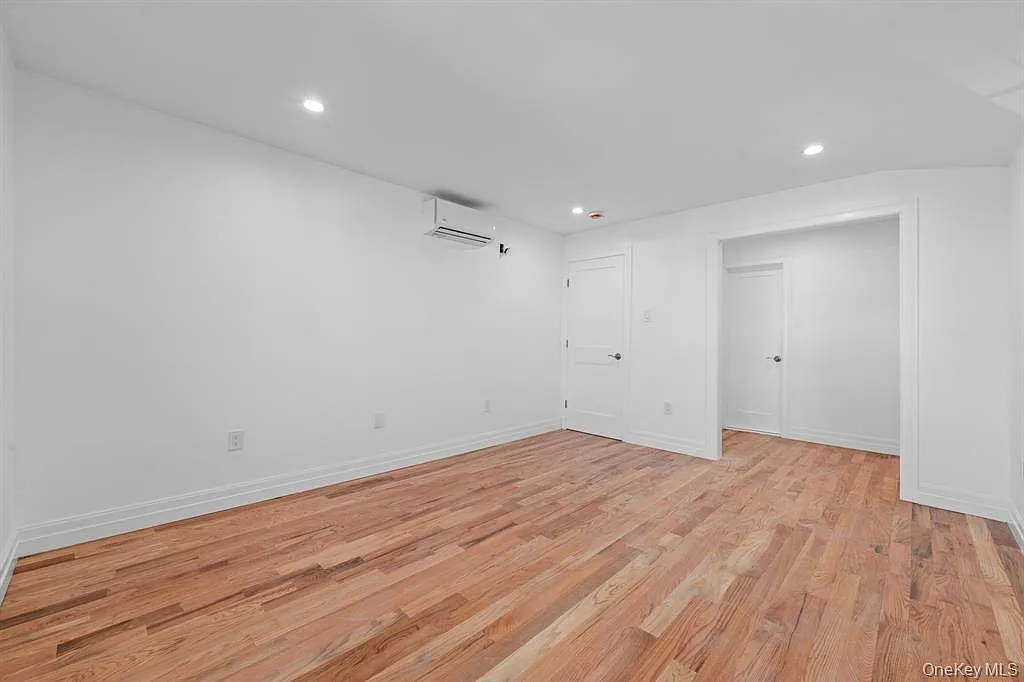 3 bed, 790 sqft, $3,100 — Photo 3