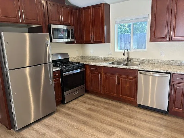 137 Claremont Ave — Photo 3