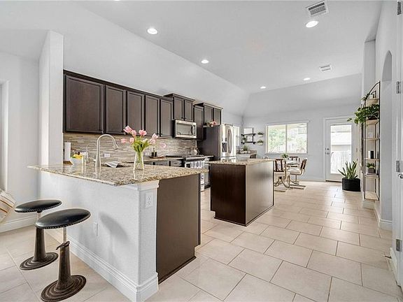 4th image of 190 Summer Vista Dr