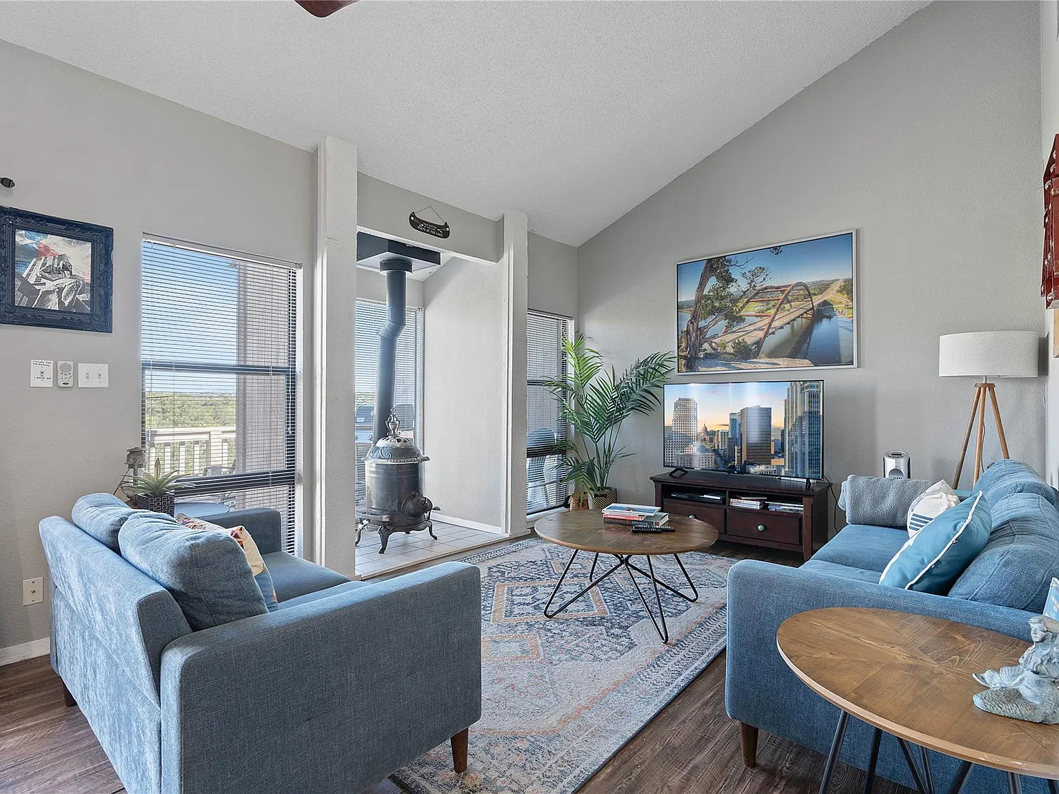3 bed, 2.0 bath, 1386 sqft, $1,875 — Photo 4