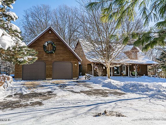 4th image of 690 Spruce Hollow Dr