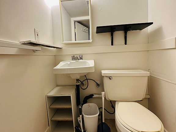 4th image of 2219 W 6th Ave #Basement