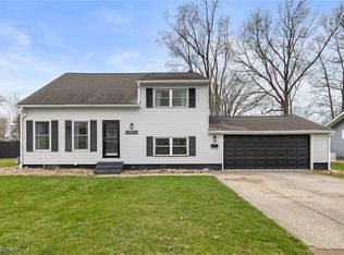 910 Woodbine St, Willard, OH 44890