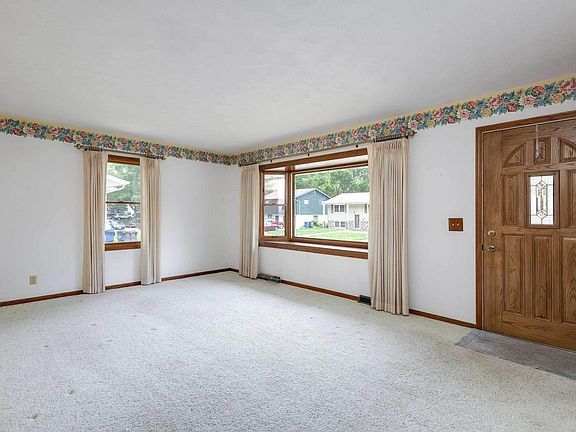 4th image of 1710 Fairmeadows Dr