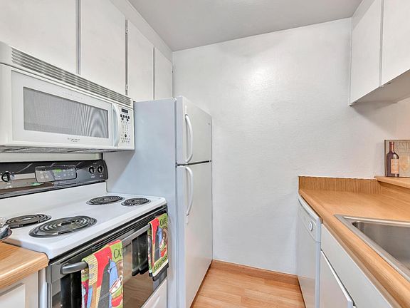 4th image of 8122 Shelter Creek Ln