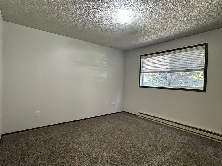 1204 N B St — Photo 12
