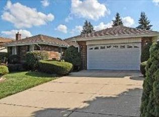 611 S Saint Cecilia Dr, Mount Prospect, IL 60056