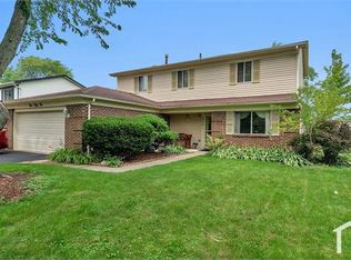 332 Drake Ave, Bolingbrook, IL 60490