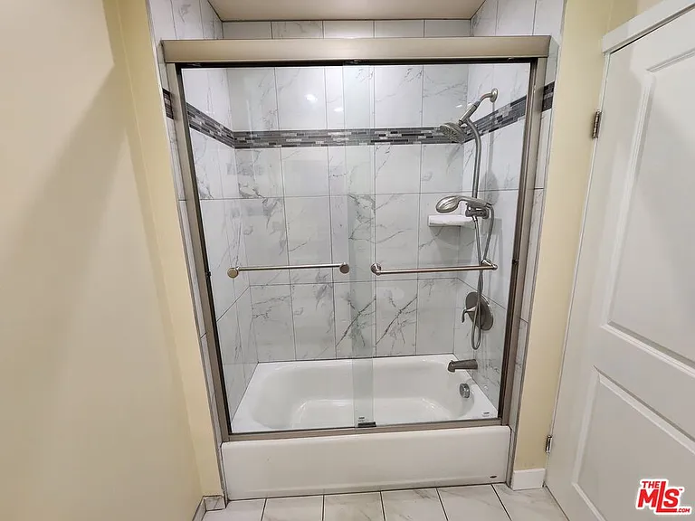 2726 S Cochran Ave #101 — Photo 10