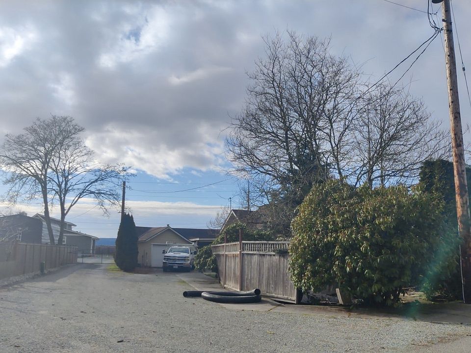 2nd image of 24912 Florence Rd