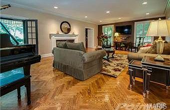 5th image of 45 Colonial Hills Dr