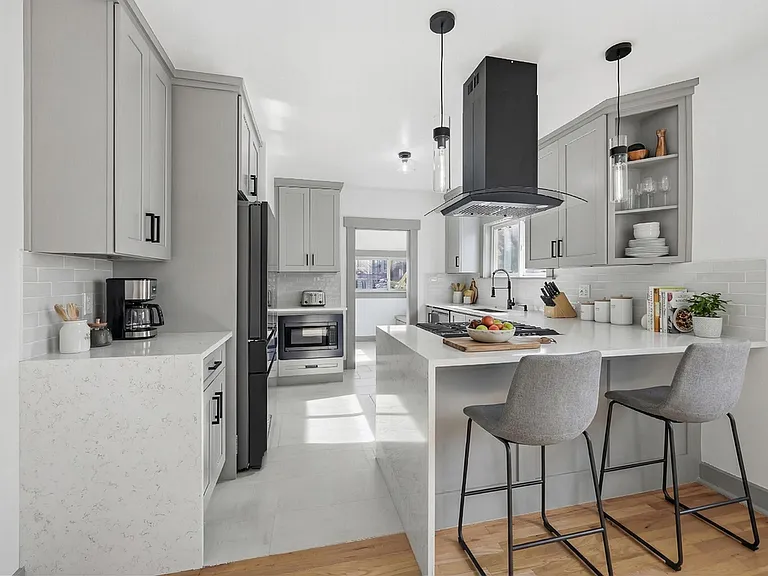 296 S Lafayette St — Photo 2