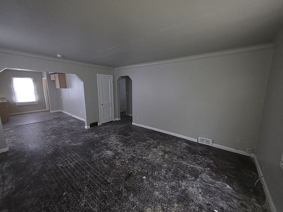 4th image of 9341 Auburn St