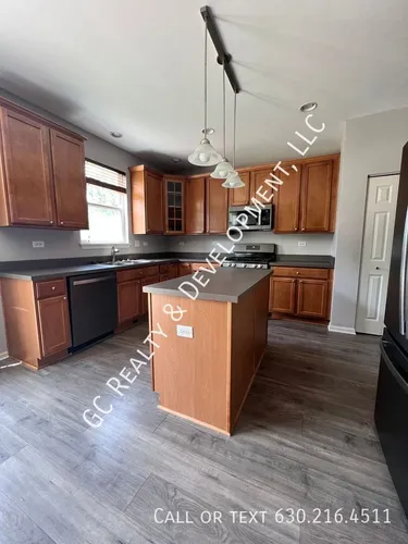 2101 Emma Ave Photo 1