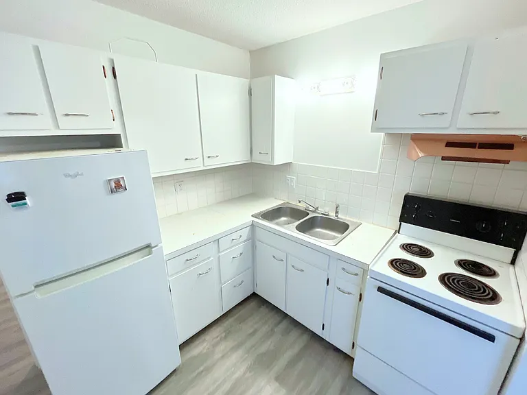 811 11th St #1 — Photo 3