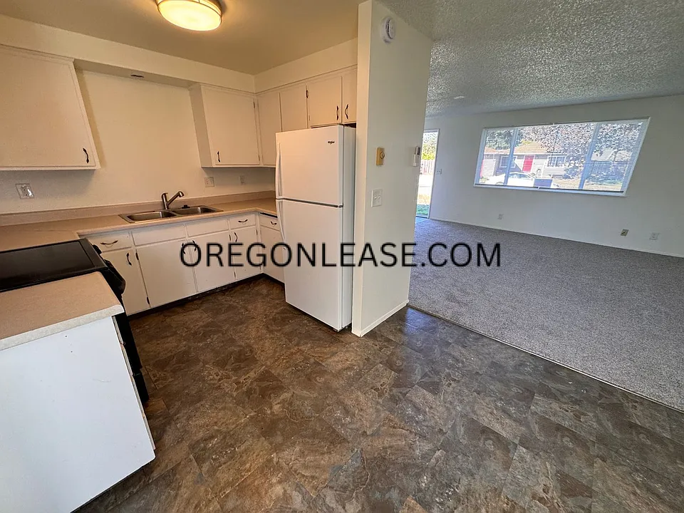 2 bed one bath Thurston Duplex home