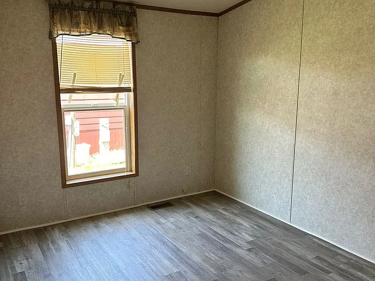 2741 Crab Tree St — Photo 22