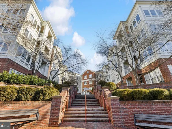 801 S Greenbrier St APT 402, Arlington, VA 22204