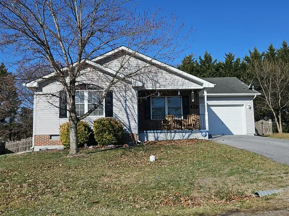 227 Coralberry Dr, Martinsburg, WV 25401