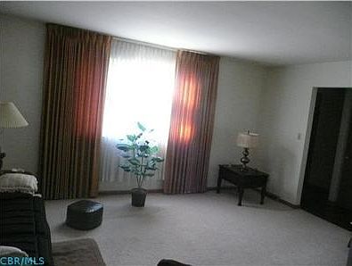 4th image of 4760 Larwell Dr