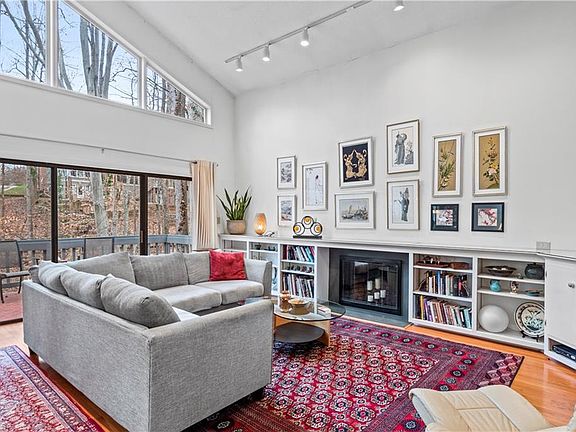 4th image of 224 Forest Brook Dr