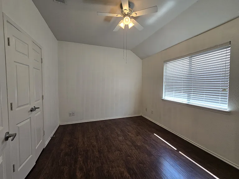 2410 Parkview Dr — Photo 17