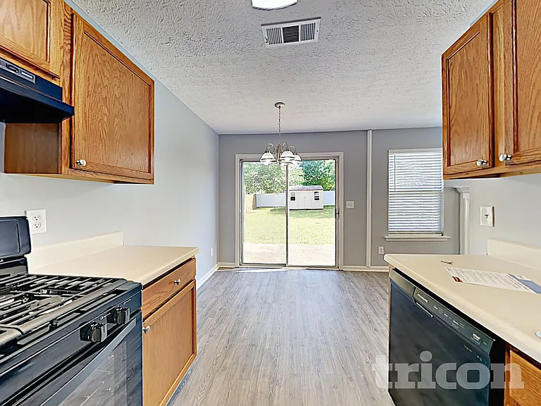 202 Silver Ridge Dr — Photo 6