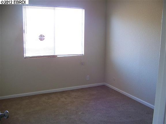 5th image of 2613 Belmont Ln