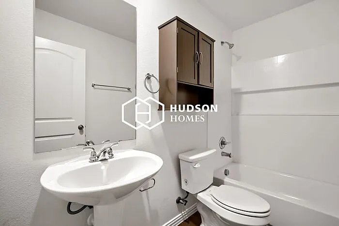 313 Bounding Main St — Photo 10