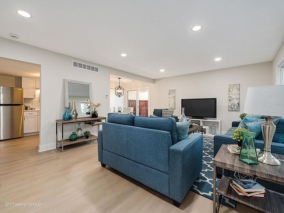 4th image of 1824 Jamestown Cir #1824