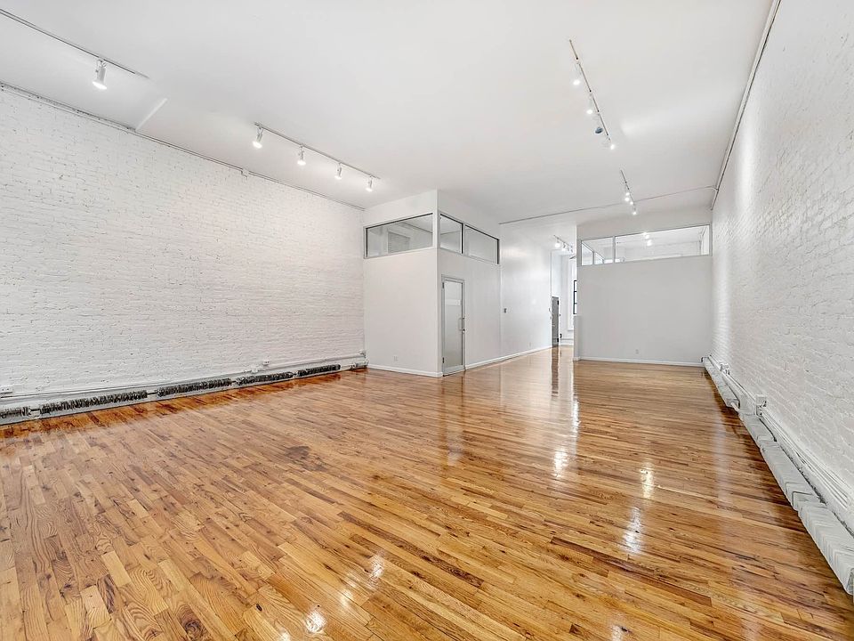 1st image of 604 E 11th St APT 2
