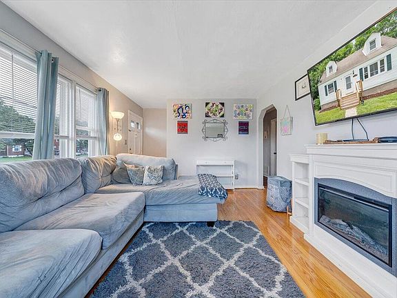 5th image of 2526 Cornell Dr NW
