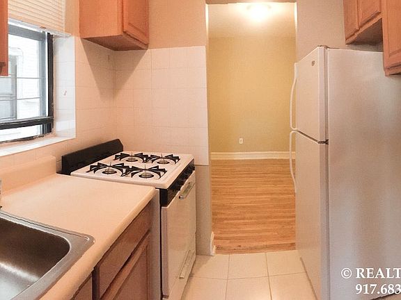 3rd image of 2147 27th St #A1