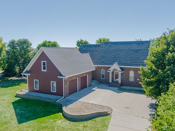 4th image of 496 W Lake Dr