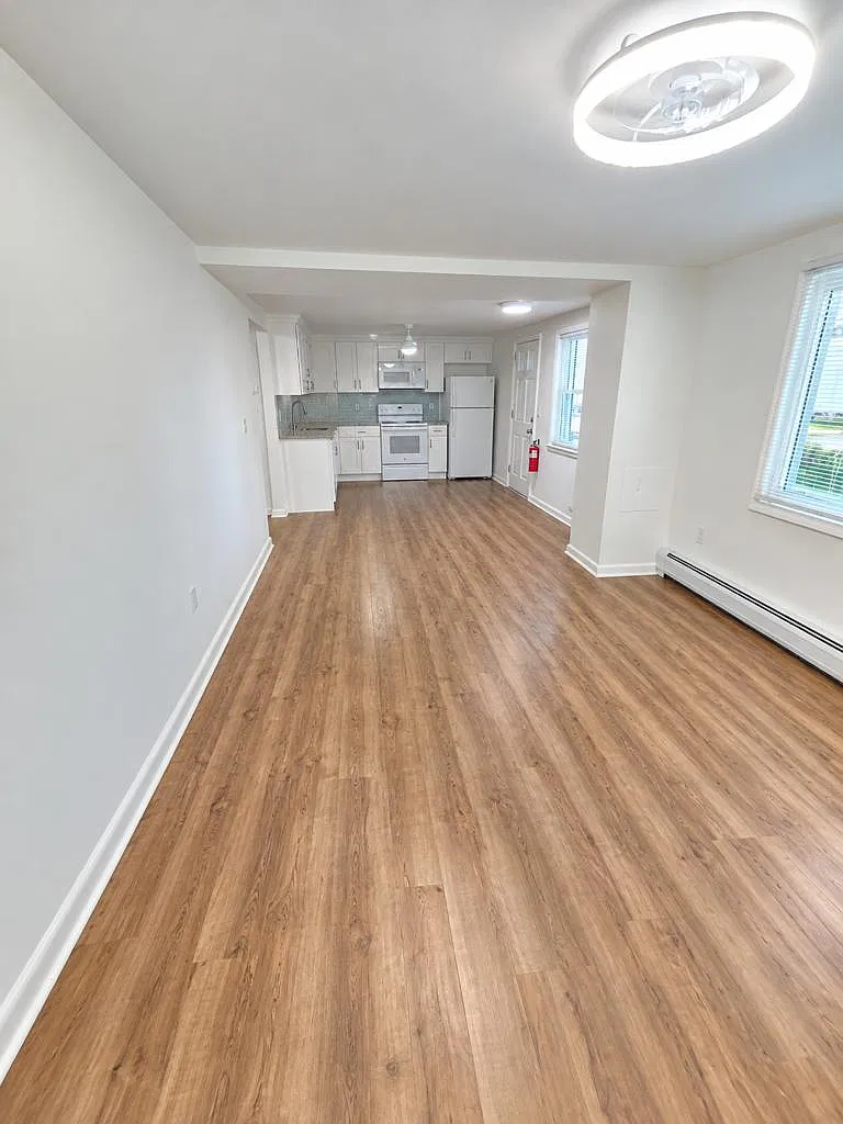 1 bed, 650 sqft, $2,000 — Photo 3