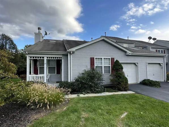 20 TALL TREE Lane, Poughkeepsie, NY 12603