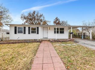 12011 Bennington Pl, Maryland Heights, MO 63043