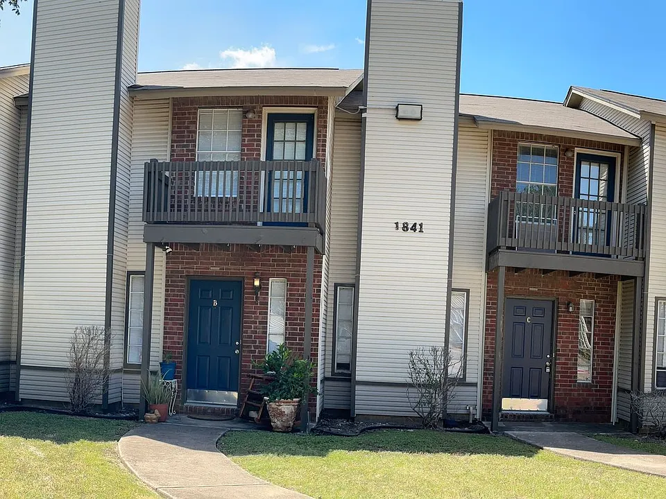 1841 River Crossing Cir #C
