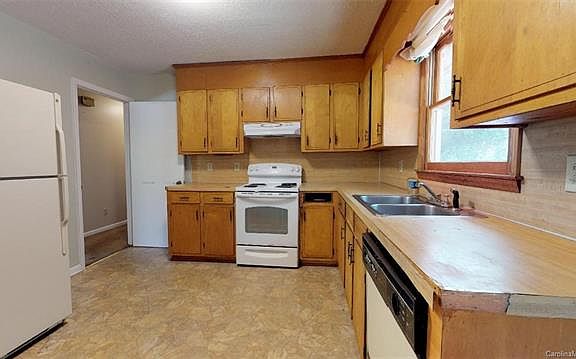 5th image of 96 Poplar Dr W