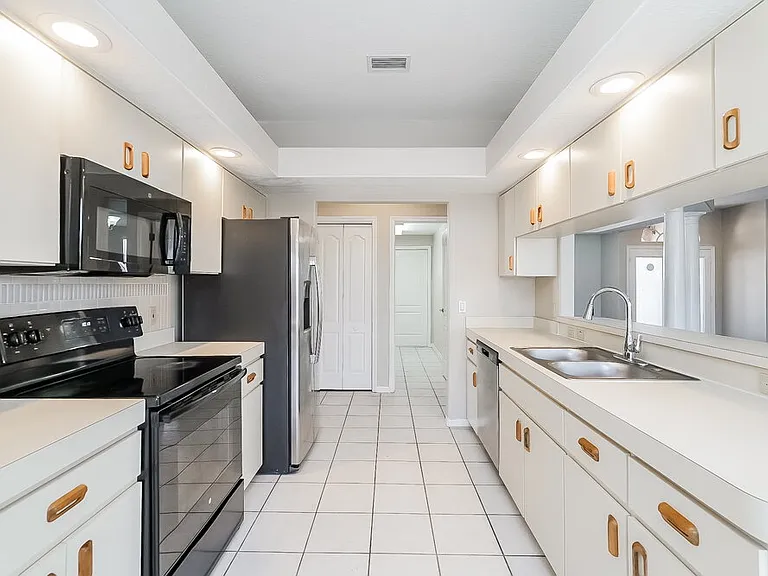 8712 Cypress Lakes Blvd — Photo 10