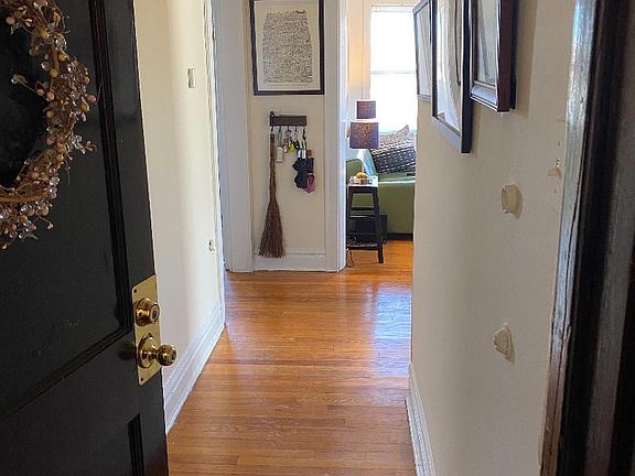 3rd image of 4538 N Wolcott Ave APT 2A