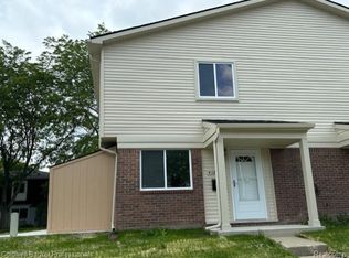 41213 S Woodbury Green Dr, Belleville, MI 48111