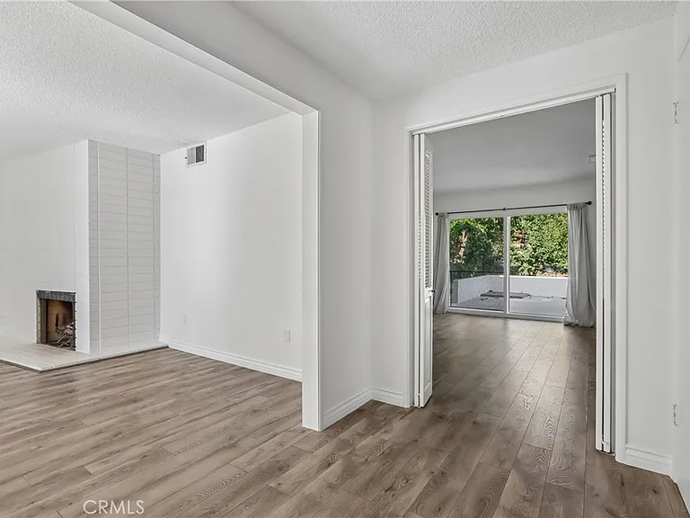 1184 Lyndhurst Dr — Photo 2