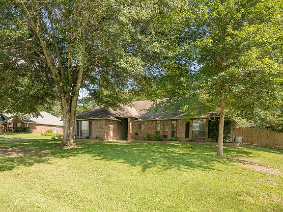5th image of 303 Windridge Dr