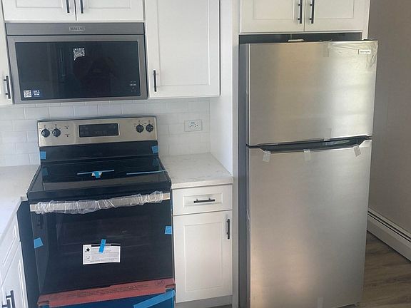 2nd image of 20 Riverview Cir